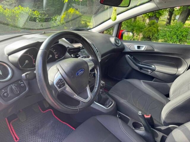 Красный Форд Фиеста, объемом двигателя 1 л и пробегом 130 тыс. км за 5740 $, фото 18 на Automoto.ua