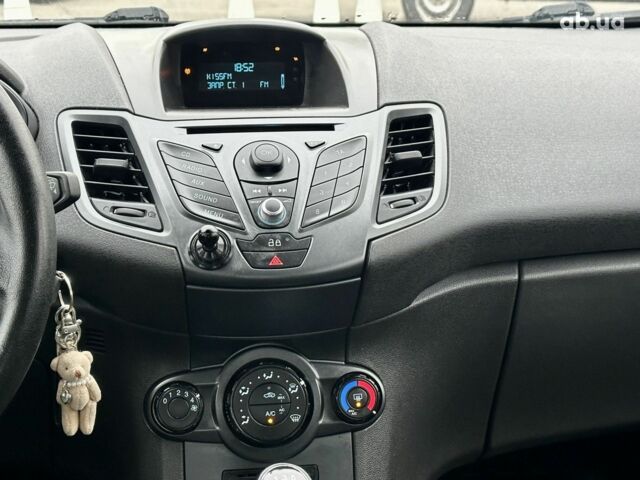 Красный Форд Фиеста, объемом двигателя 0 л и пробегом 72 тыс. км за 7500 $, фото 10 на Automoto.ua