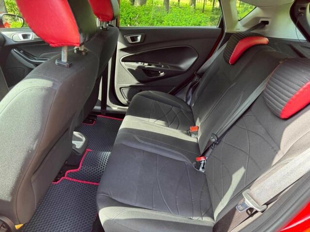 Красный Форд Фиеста, объемом двигателя 1 л и пробегом 130 тыс. км за 5740 $, фото 22 на Automoto.ua