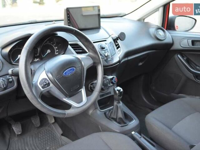 Красный Форд Фиеста, объемом двигателя 1.24 л и пробегом 189 тыс. км за 5600 $, фото 11 на Automoto.ua