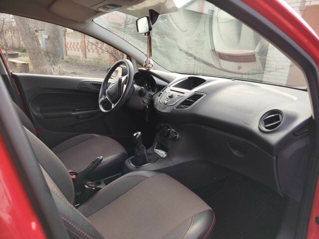 Червоний Форд Фієста, об'ємом двигуна 1 л та пробігом 57 тис. км за 6800 $, фото 8 на Automoto.ua