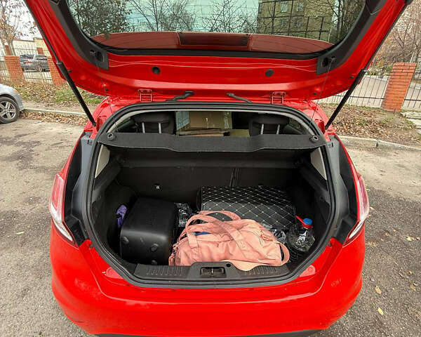 Червоний Форд Фієста, об'ємом двигуна 1.1 л та пробігом 147 тис. км за 6500 $, фото 13 на Automoto.ua