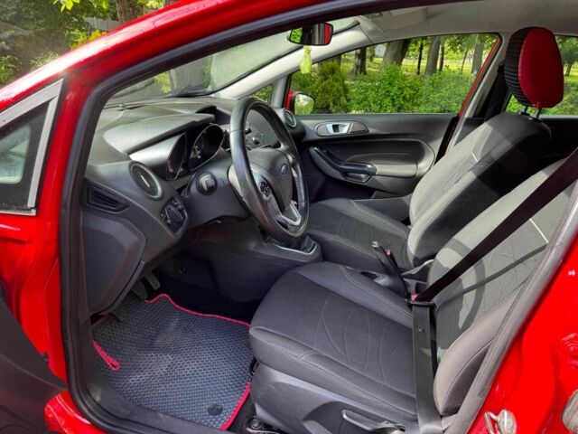 Красный Форд Фиеста, объемом двигателя 1 л и пробегом 130 тыс. км за 5740 $, фото 17 на Automoto.ua