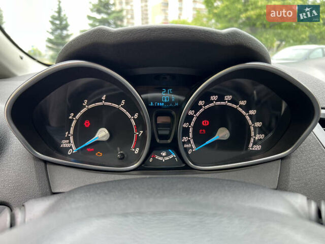 Червоний Форд Фієста, об'ємом двигуна 1 л та пробігом 160 тис. км за 5500 $, фото 12 на Automoto.ua