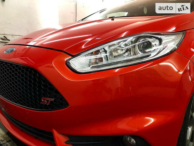 Червоний Форд Фієста, об'ємом двигуна 1.6 л та пробігом 117 тис. км за 10900 $, фото 2 на Automoto.ua