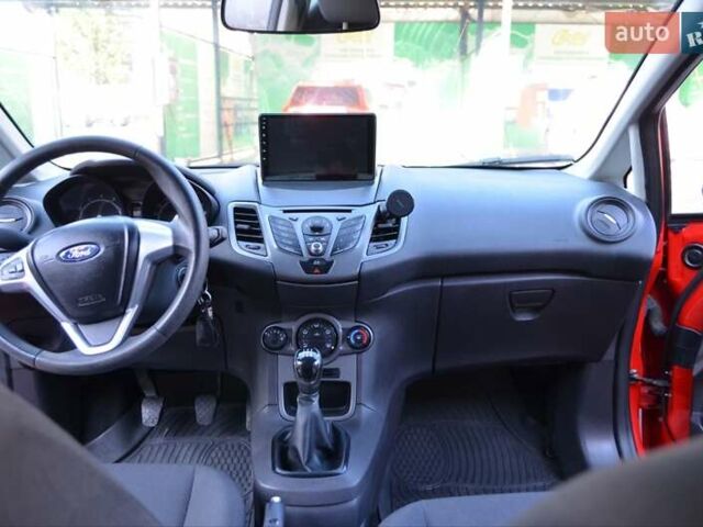 Красный Форд Фиеста, объемом двигателя 1.24 л и пробегом 189 тыс. км за 5600 $, фото 18 на Automoto.ua