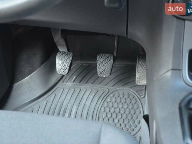 Красный Форд Фиеста, объемом двигателя 1.24 л и пробегом 189 тыс. км за 5600 $, фото 21 на Automoto.ua