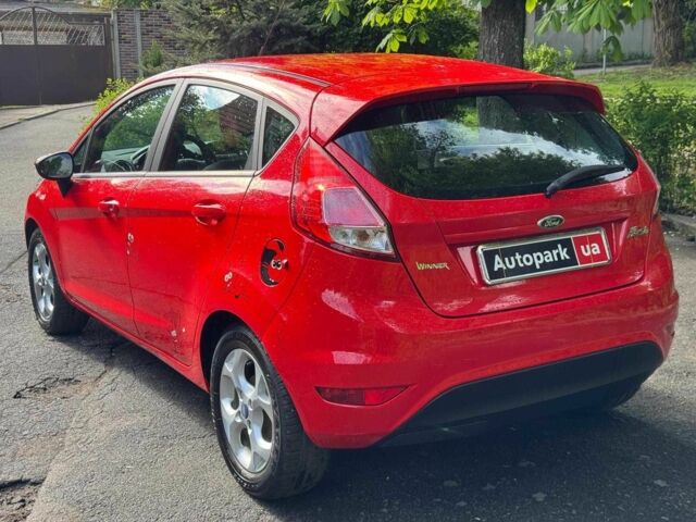 Красный Форд Фиеста, объемом двигателя 1 л и пробегом 130 тыс. км за 5740 $, фото 4 на Automoto.ua