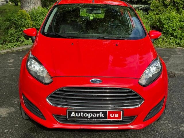 Красный Форд Фиеста, объемом двигателя 1 л и пробегом 130 тыс. км за 5740 $, фото 1 на Automoto.ua