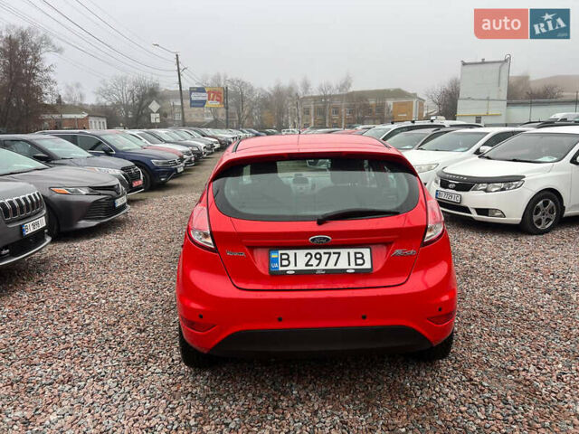 Червоний Форд Фієста, об'ємом двигуна 1.6 л та пробігом 59 тис. км за 8300 $, фото 5 на Automoto.ua