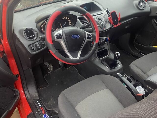Червоний Форд Фієста, об'ємом двигуна 1.2 л та пробігом 180 тис. км за 5500 $, фото 18 на Automoto.ua