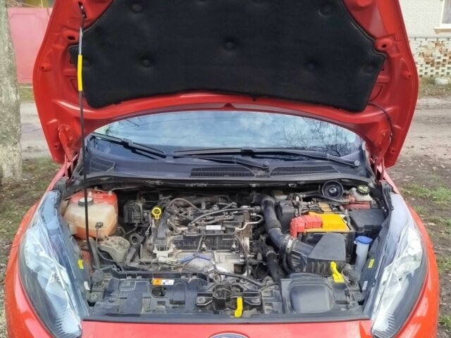 Червоний Форд Фієста, об'ємом двигуна 1 л та пробігом 57 тис. км за 6800 $, фото 6 на Automoto.ua