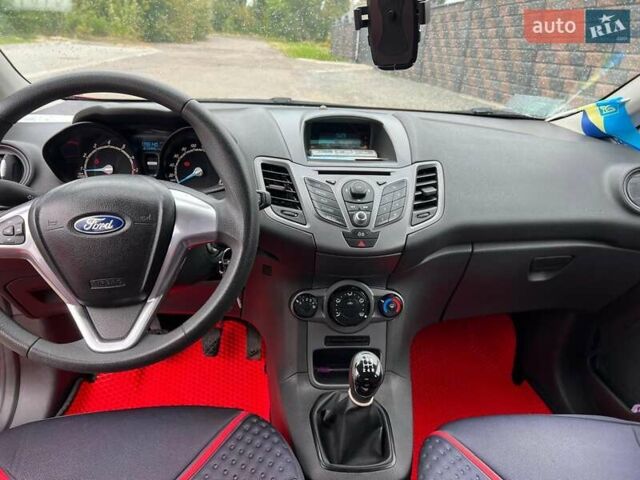 Червоний Форд Фієста, об'ємом двигуна 1 л та пробігом 99 тис. км за 6700 $, фото 12 на Automoto.ua