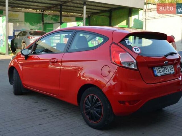 Красный Форд Фиеста, объемом двигателя 1.24 л и пробегом 189 тыс. км за 5600 $, фото 2 на Automoto.ua