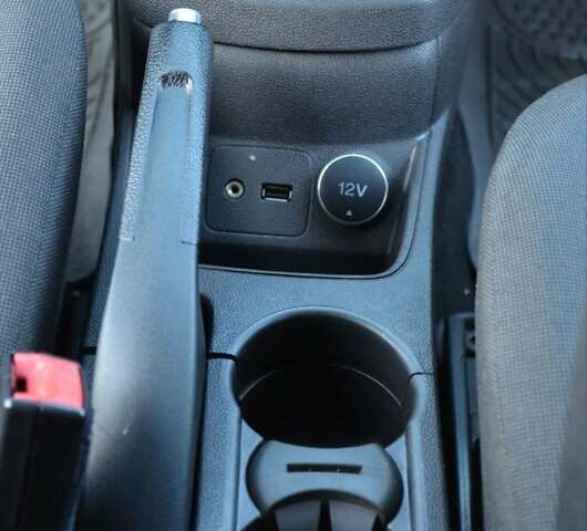 Красный Форд Фиеста, объемом двигателя 1.24 л и пробегом 189 тыс. км за 5600 $, фото 23 на Automoto.ua