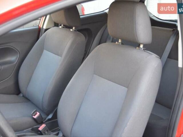 Красный Форд Фиеста, объемом двигателя 1.24 л и пробегом 189 тыс. км за 5600 $, фото 10 на Automoto.ua