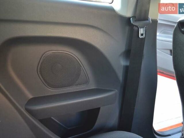 Красный Форд Фиеста, объемом двигателя 1.24 л и пробегом 189 тыс. км за 5600 $, фото 14 на Automoto.ua