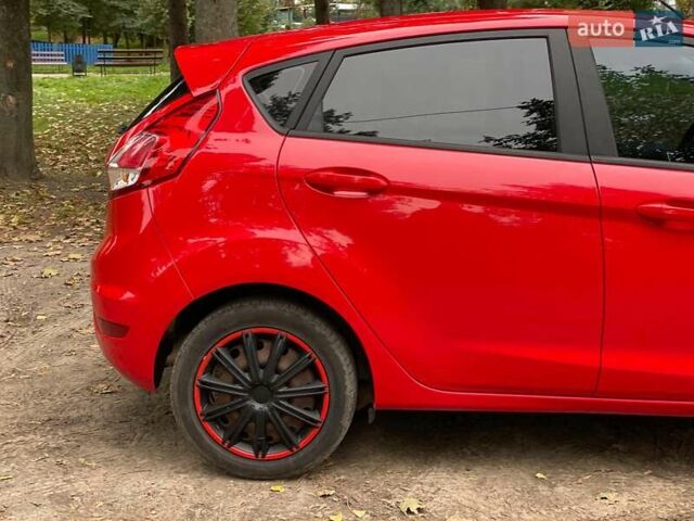 Червоний Форд Фієста, об'ємом двигуна 1 л та пробігом 68 тис. км за 7190 $, фото 5 на Automoto.ua