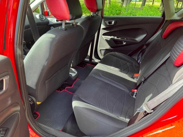 Красный Форд Фиеста, объемом двигателя 1 л и пробегом 130 тыс. км за 5740 $, фото 21 на Automoto.ua