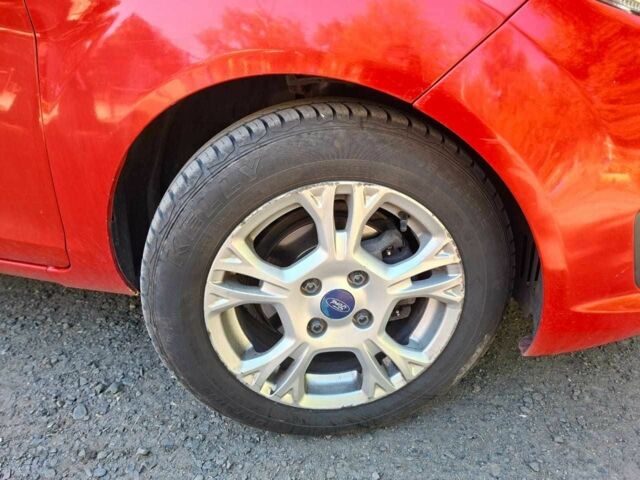 Красный Форд Фиеста, объемом двигателя 1.6 л и пробегом 190 тыс. км за 6700 $, фото 5 на Automoto.ua