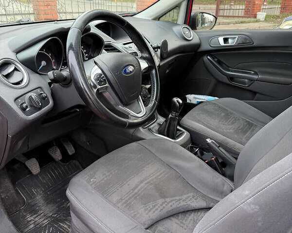 Червоний Форд Фієста, об'ємом двигуна 1.1 л та пробігом 147 тис. км за 6500 $, фото 7 на Automoto.ua