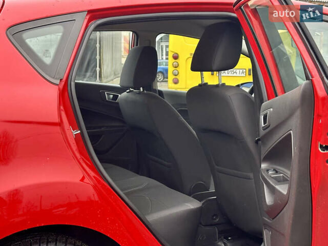 Красный Форд Фиеста, объемом двигателя 1 л и пробегом 72 тыс. км за 7500 $, фото 12 на Automoto.ua