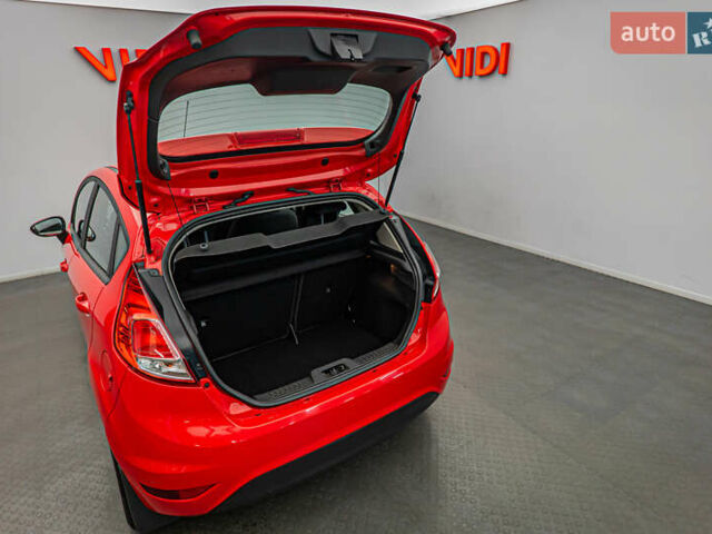 Красный Форд Фиеста, объемом двигателя 1 л и пробегом 100 тыс. км за 6995 $, фото 6 на Automoto.ua