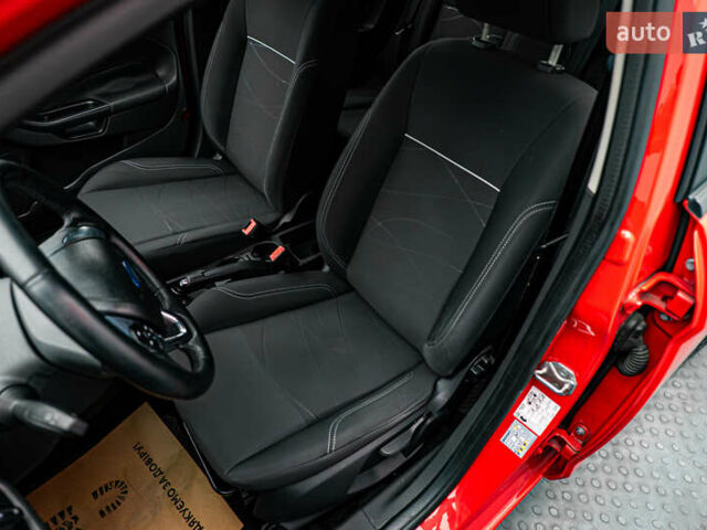 Красный Форд Фиеста, объемом двигателя 1 л и пробегом 100 тыс. км за 6995 $, фото 8 на Automoto.ua