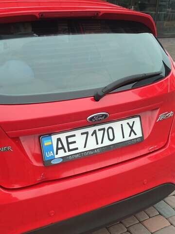 Красный Форд Фиеста, объемом двигателя 1.5 л и пробегом 307 тыс. км за 6500 $, фото 2 на Automoto.ua