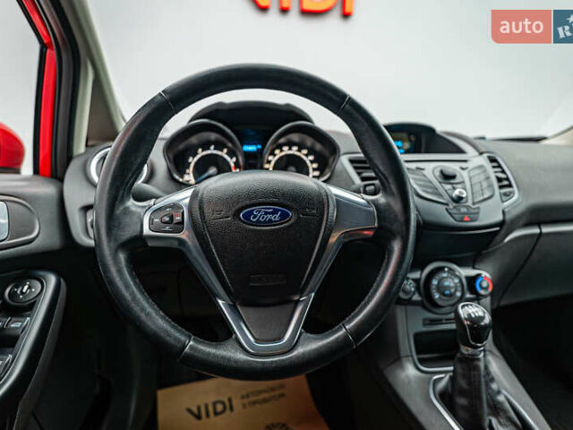 Красный Форд Фиеста, объемом двигателя 1 л и пробегом 100 тыс. км за 6995 $, фото 11 на Automoto.ua