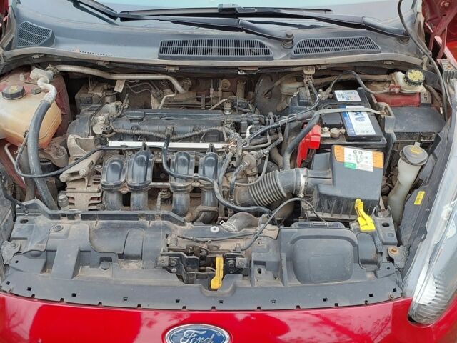 Красный Форд Фиеста, объемом двигателя 1.6 л и пробегом 104 тыс. км за 4000 $, фото 4 на Automoto.ua