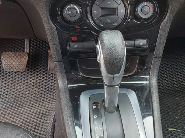 Красный Форд Фиеста, объемом двигателя 1.6 л и пробегом 104 тыс. км за 4000 $, фото 6 на Automoto.ua