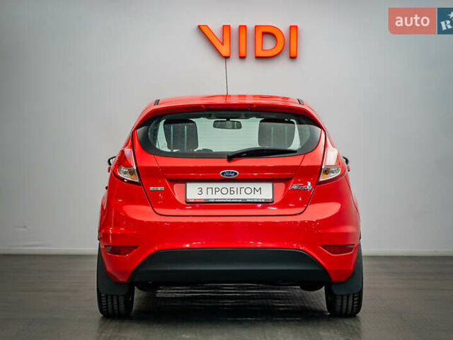Красный Форд Фиеста, объемом двигателя 1 л и пробегом 100 тыс. км за 6995 $, фото 5 на Automoto.ua