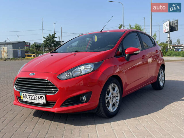 Красный Форд Фиеста, объемом двигателя 1 л и пробегом 63 тыс. км за 8500 $, фото 2 на Automoto.ua
