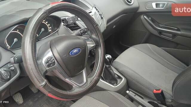 Красный Форд Фиеста, объемом двигателя 1.5 л и пробегом 307 тыс. км за 6500 $, фото 7 на Automoto.ua