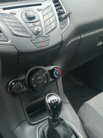 Красный Форд Фиеста, объемом двигателя 1.5 л и пробегом 307 тыс. км за 6500 $, фото 1 на Automoto.ua