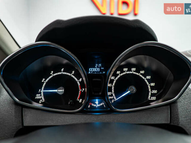 Красный Форд Фиеста, объемом двигателя 1 л и пробегом 100 тыс. км за 6995 $, фото 12 на Automoto.ua