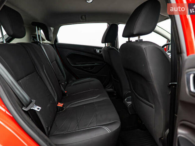 Красный Форд Фиеста, объемом двигателя 1 л и пробегом 100 тыс. км за 6995 $, фото 17 на Automoto.ua