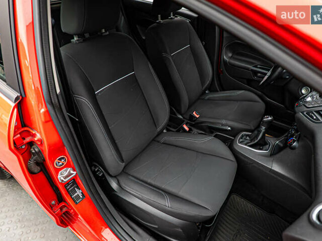 Красный Форд Фиеста, объемом двигателя 1 л и пробегом 100 тыс. км за 6995 $, фото 16 на Automoto.ua