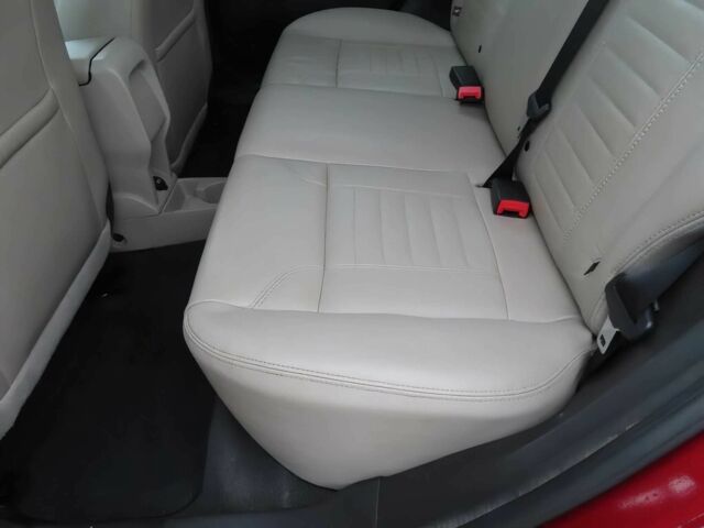 Червоний Форд Фієста, об'ємом двигуна 1.6 л та пробігом 77 тис. км за 4800 $, фото 12 на Automoto.ua