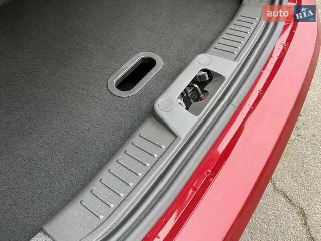 Червоний Форд Фієста, об'ємом двигуна 1.6 л та пробігом 7 тис. км за 9150 $, фото 94 на Automoto.ua