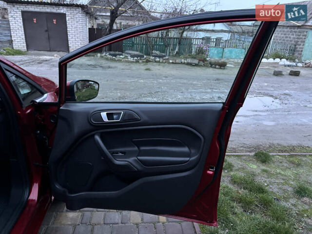 Червоний Форд Фієста, об'ємом двигуна 1.6 л та пробігом 104 тис. км за 7500 $, фото 31 на Automoto.ua