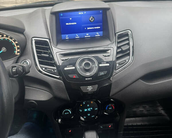 Красный Форд Фиеста, объемом двигателя 1.6 л и пробегом 71 тыс. км за 10400 $, фото 15 на Automoto.ua