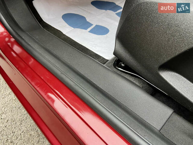 Червоний Форд Фієста, об'ємом двигуна 1.6 л та пробігом 7 тис. км за 9150 $, фото 45 на Automoto.ua