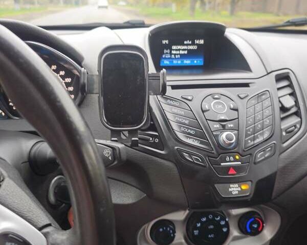 Красный Форд Фиеста, объемом двигателя 1.6 л и пробегом 204 тыс. км за 7500 $, фото 3 на Automoto.ua