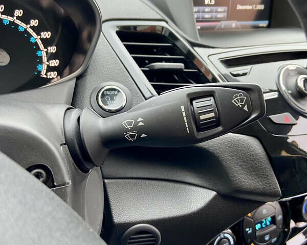 Червоний Форд Фієста, об'ємом двигуна 1.6 л та пробігом 7 тис. км за 9150 $, фото 65 на Automoto.ua