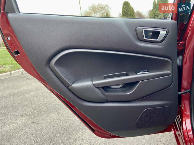 Червоний Форд Фієста, об'ємом двигуна 1.6 л та пробігом 7 тис. км за 9150 $, фото 48 на Automoto.ua