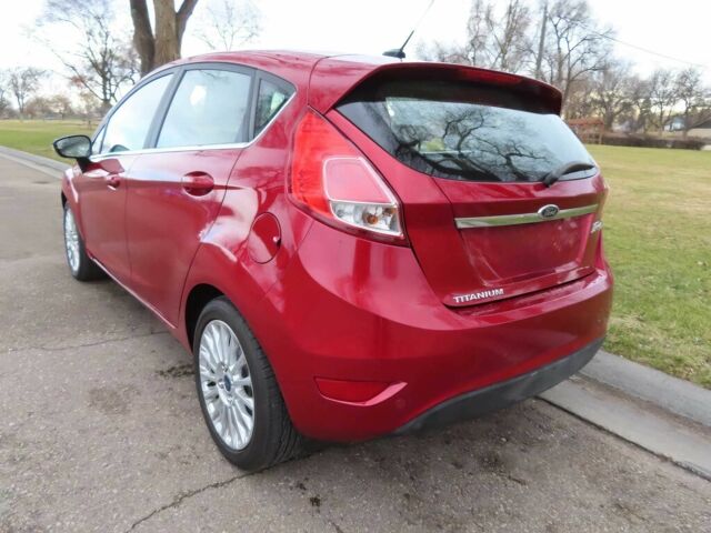 Червоний Форд Фієста, об'ємом двигуна 1.6 л та пробігом 77 тис. км за 4800 $, фото 4 на Automoto.ua