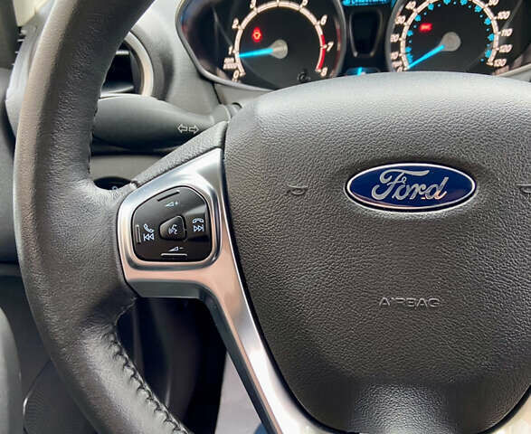 Червоний Форд Фієста, об'ємом двигуна 1.6 л та пробігом 7 тис. км за 9150 $, фото 63 на Automoto.ua