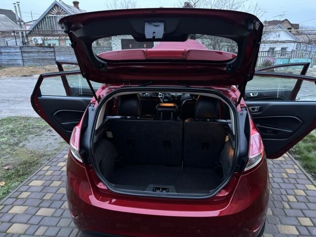 Червоний Форд Фієста, об'ємом двигуна 1.6 л та пробігом 104 тис. км за 7500 $, фото 9 на Automoto.ua